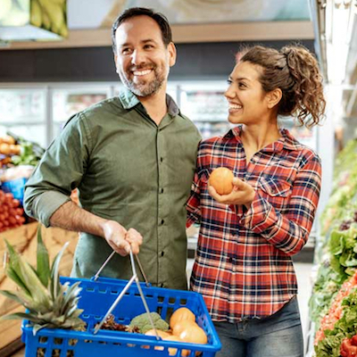 couple food shopping