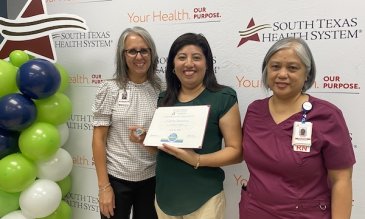 Gloria Ramirez receives her LEARN diploma