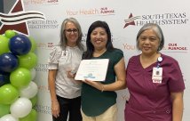 Gloria Ramirez receives her LEARN diploma